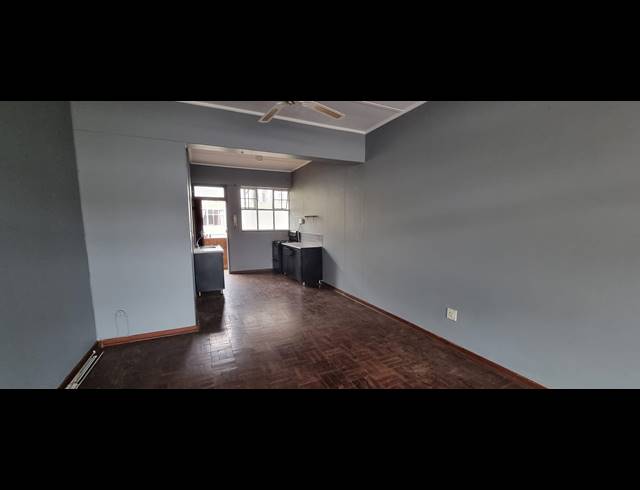 3 BEDROOM FLAT RENTED IN SUNNYSIDE